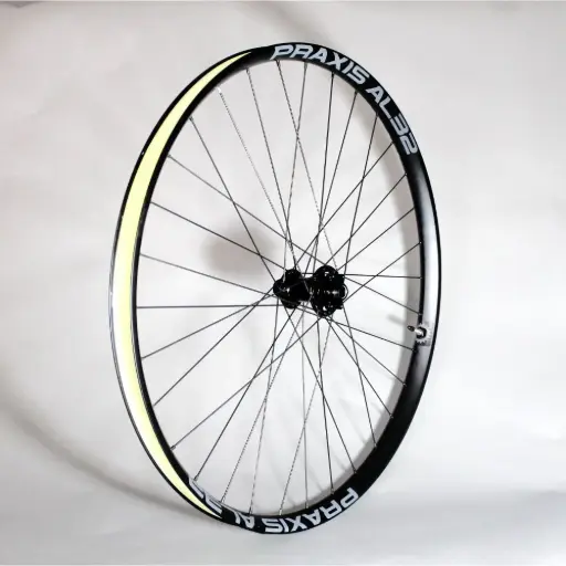[PS-WMD-AL32-28-01]  RUEDA DELANTERA ARO PRAXIS AL32 29" CON MAZA BITEX MTF 15x100mm (28H)